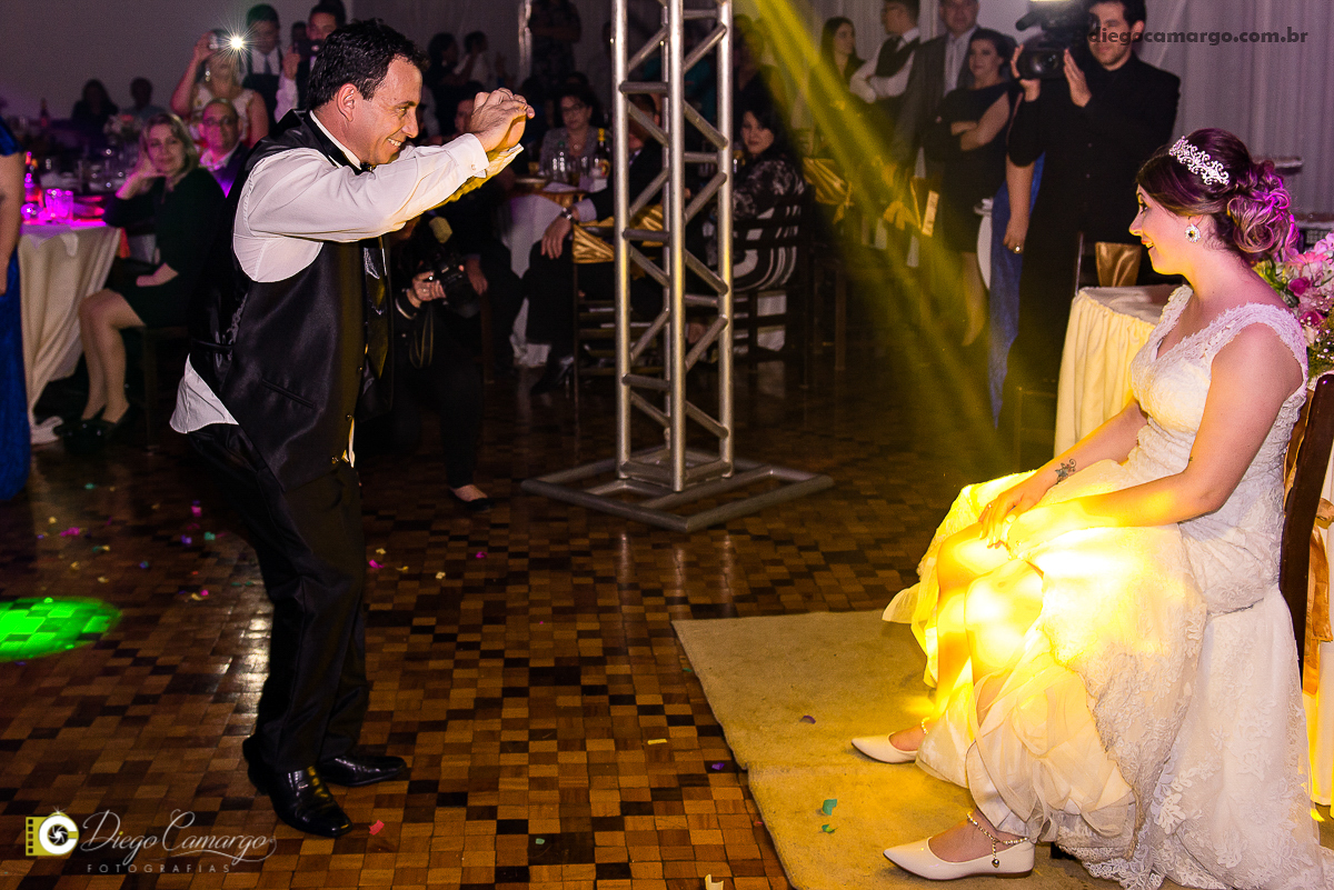 casamento, cacador, videira, fraiburgo, noiva, noivo, maquiagem, vestido, terno, catedral, bolo casamento, luagel, madrinhas, buque, 