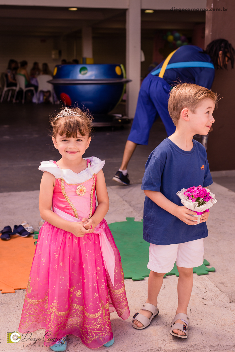 aniversario, maria clara, 4 anos, espuleto, cacador, decoração, festa, infantil, flores, led, doces, bolo, enfeites, brigadeiro, salgadinho, comida, maquiagem, pintura, fotografo, fotografia, fotografo em cacador, familia, amigos, brincadeira, diversão