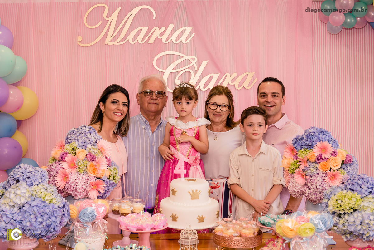 aniversario, maria clara, 4 anos, espuleto, cacador, decoração, festa, infantil, flores, led, doces, bolo, enfeites, brigadeiro, salgadinho, comida, maquiagem, pintura, fotografo, fotografia, fotografo em cacador, familia, amigos, brincadeira, diversão