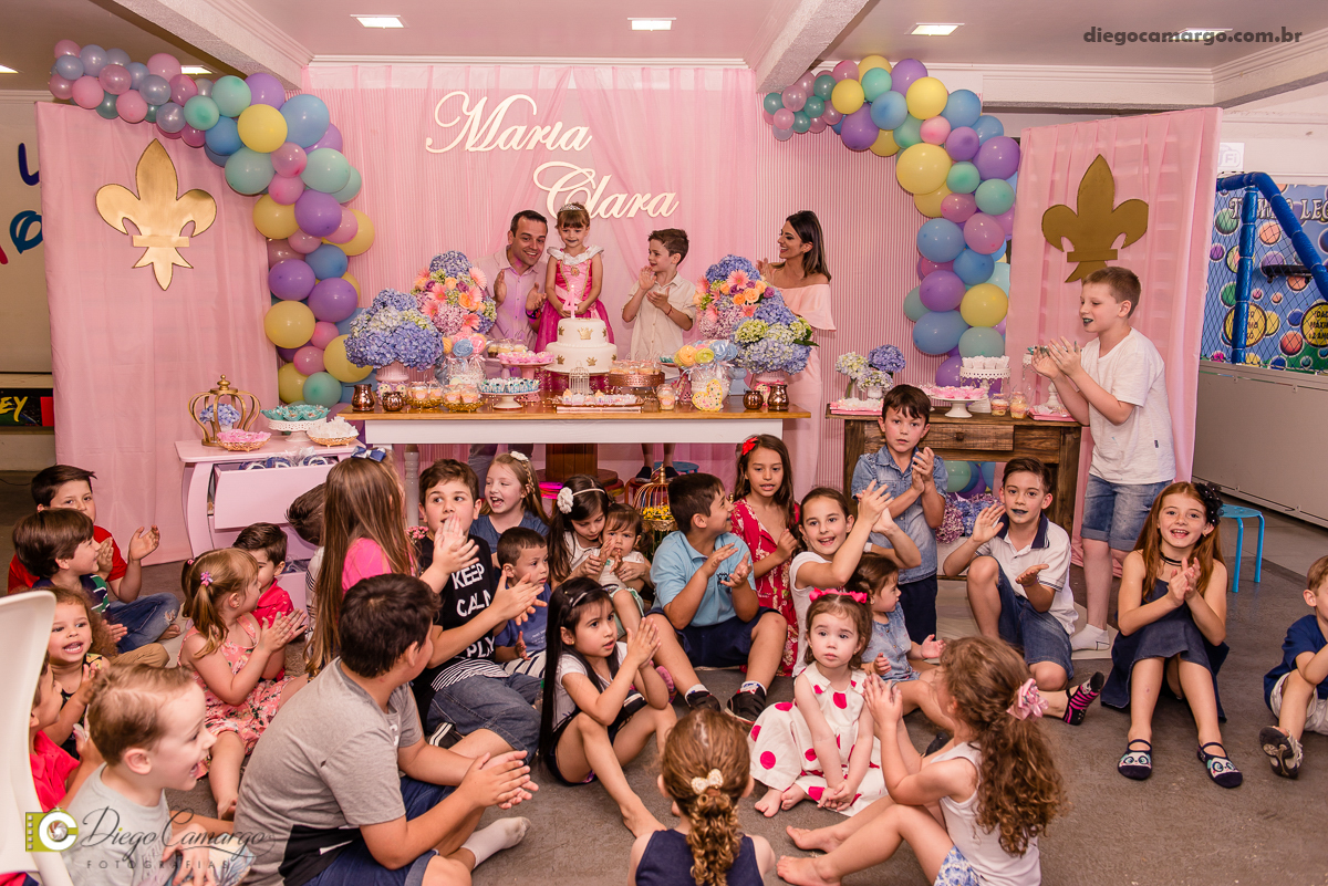 aniversario, maria clara, 4 anos, espuleto, cacador, decoração, festa, infantil, flores, led, doces, bolo, enfeites, brigadeiro, salgadinho, comida, maquiagem, pintura, fotografo, fotografia, fotografo em cacador, familia, amigos, brincadeira, diversão