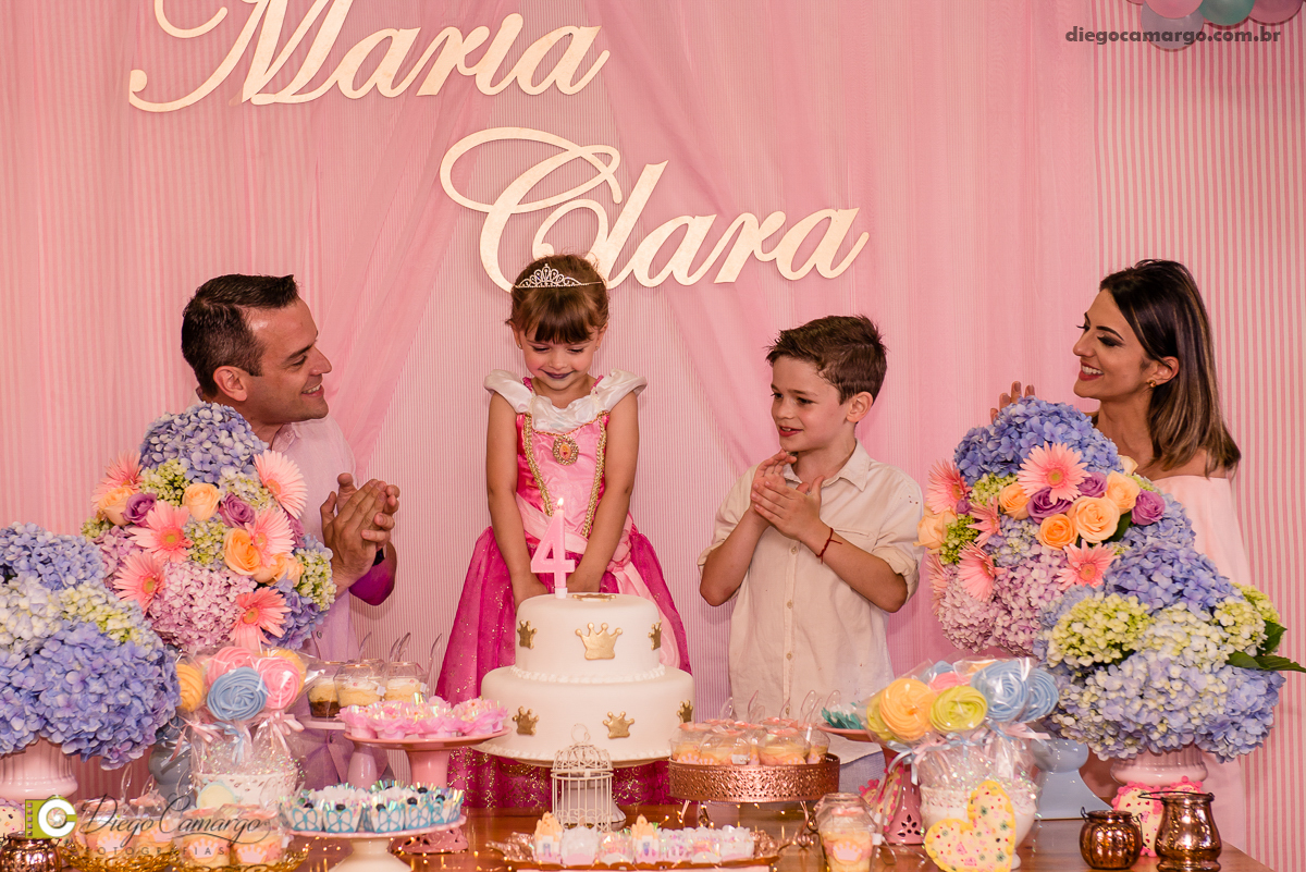 aniversario, maria clara, 4 anos, espuleto, cacador, decoração, festa, infantil, flores, led, doces, bolo, enfeites, brigadeiro, salgadinho, comida, maquiagem, pintura, fotografo, fotografia, fotografo em cacador, familia, amigos, brincadeira, diversão