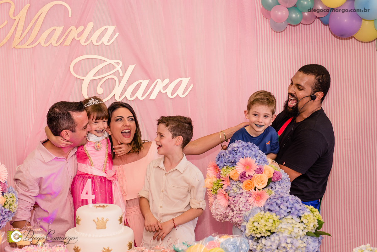 aniversario, maria clara, 4 anos, espuleto, cacador, decoração, festa, infantil, flores, led, doces, bolo, enfeites, brigadeiro, salgadinho, comida, maquiagem, pintura, fotografo, fotografia, fotografo em cacador, familia, amigos, brincadeira, diversão