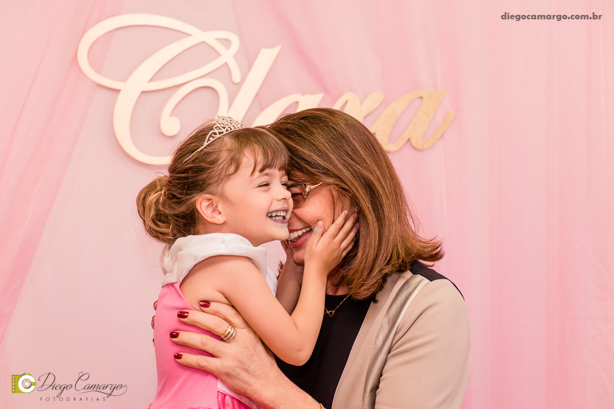 aniversario, maria clara, 4 anos, espuleto, cacador, decoração, festa, infantil, flores, led, doces, bolo, enfeites, brigadeiro, salgadinho, comida, maquiagem, pintura, fotografo, fotografia, fotografo em cacador, familia, amigos, brincadeira, diversão