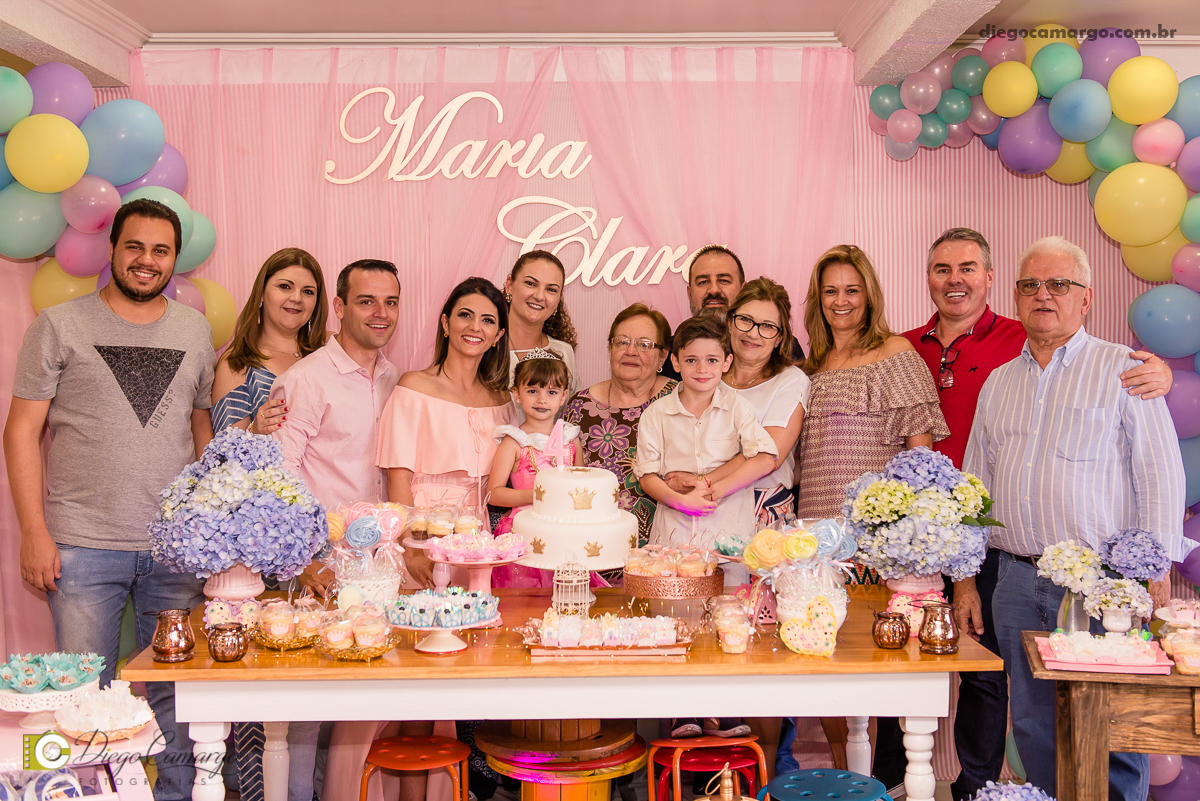 aniversario, maria clara, 4 anos, espuleto, cacador, decoração, festa, infantil, flores, led, doces, bolo, enfeites, brigadeiro, salgadinho, comida, maquiagem, pintura, fotografo, fotografia, fotografo em cacador, familia, amigos, brincadeira, diversão