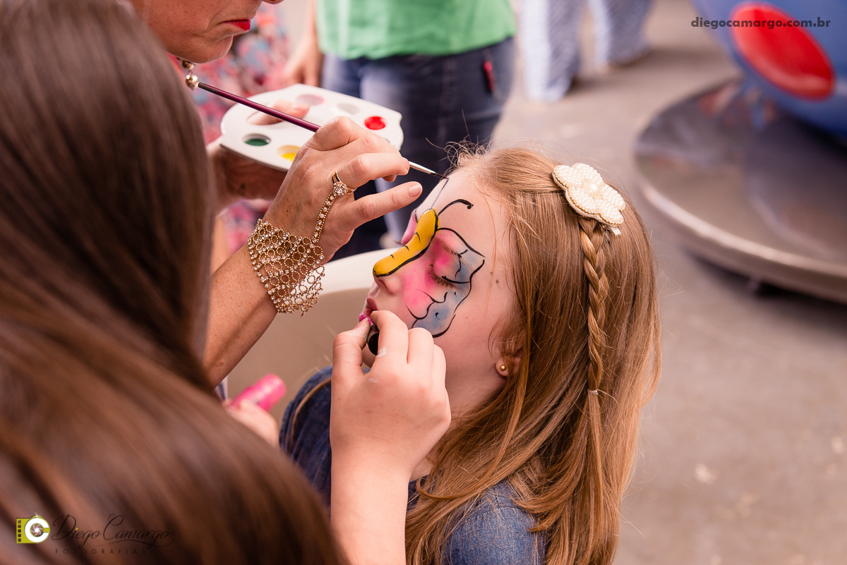 aniversario, maria clara, 4 anos, espuleto, cacador, decoração, festa, infantil, flores, led, doces, bolo, enfeites, brigadeiro, salgadinho, comida, maquiagem, pintura, fotografo, fotografia, fotografo em cacador, familia, amigos, brincadeira, diversão