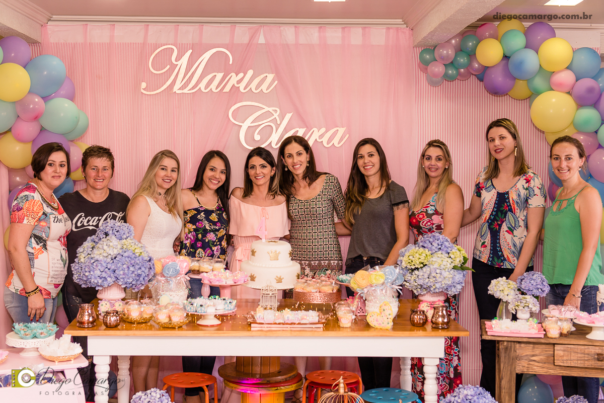 aniversario, maria clara, 4 anos, espuleto, cacador, decoração, festa, infantil, flores, led, doces, bolo, enfeites, brigadeiro, salgadinho, comida, maquiagem, pintura, fotografo, fotografia, fotografo em cacador, familia, amigos, brincadeira, diversão