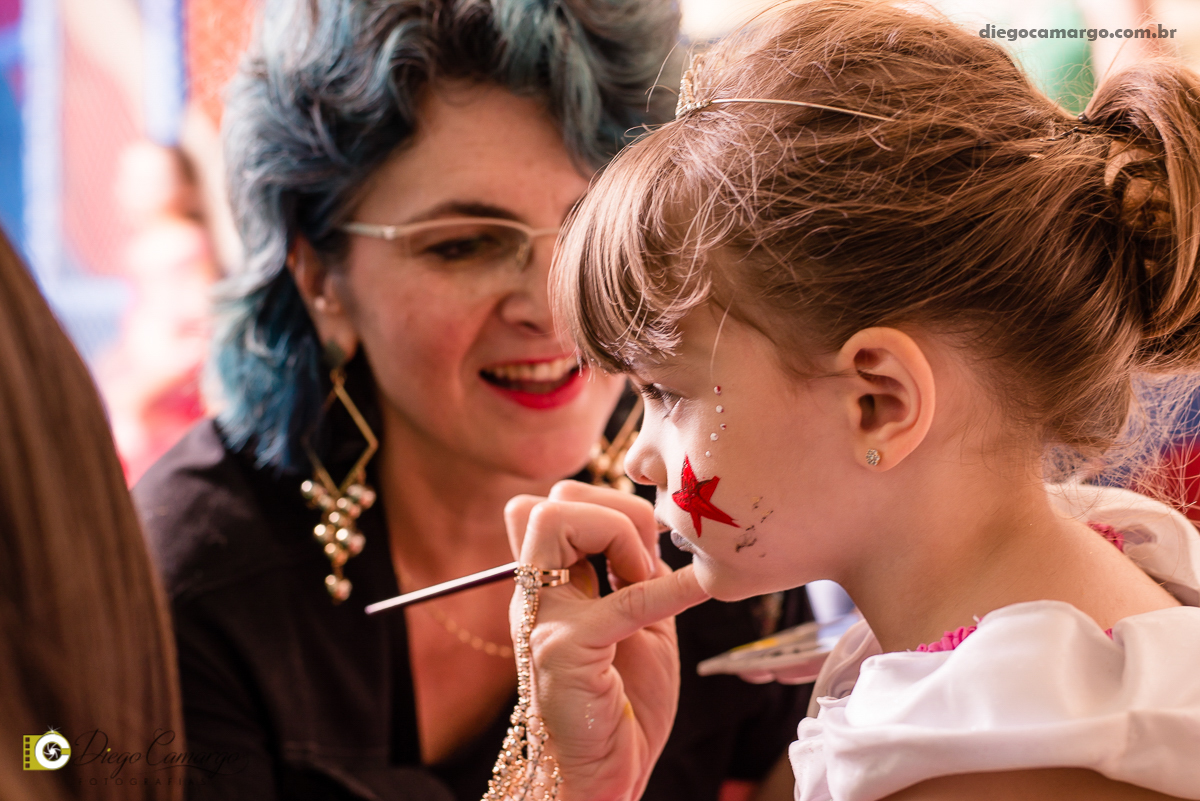 aniversario, maria clara, 4 anos, espuleto, cacador, decoração, festa, infantil, flores, led, doces, bolo, enfeites, brigadeiro, salgadinho, comida, maquiagem, pintura, fotografo, fotografia, fotografo em cacador, familia, amigos, brincadeira, diversão