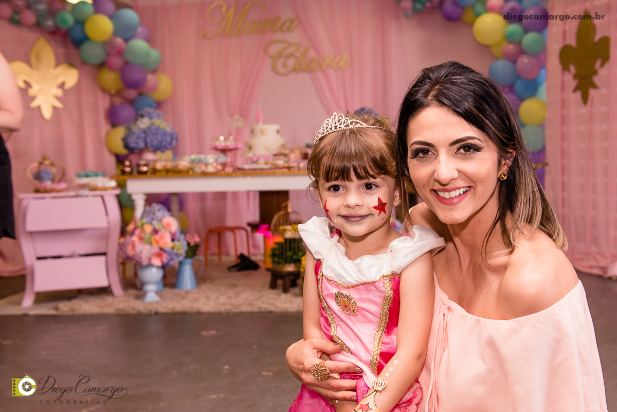 aniversario, maria clara, 4 anos, espuleto, cacador, decoração, festa, infantil, flores, led, doces, bolo, enfeites, brigadeiro, salgadinho, comida, maquiagem, pintura, fotografo, fotografia, fotografo em cacador, familia, amigos, brincadeira, diversão