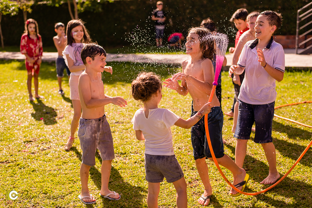 aniversario, maria clara, 4 anos, espuleto, cacador, decoração, festa, infantil, flores, led, doces, bolo, enfeites, brigadeiro, salgadinho, comida, maquiagem, pintura, fotografo, fotografia, fotografo em cacador, familia, amigos, brincadeira, diversão