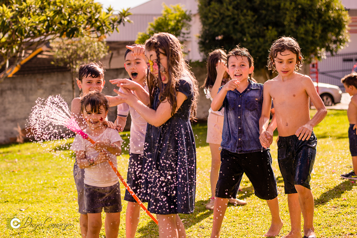 aniversario, maria clara, 4 anos, espuleto, cacador, decoração, festa, infantil, flores, led, doces, bolo, enfeites, brigadeiro, salgadinho, comida, maquiagem, pintura, fotografo, fotografia, fotografo em cacador, familia, amigos, brincadeira, diversão