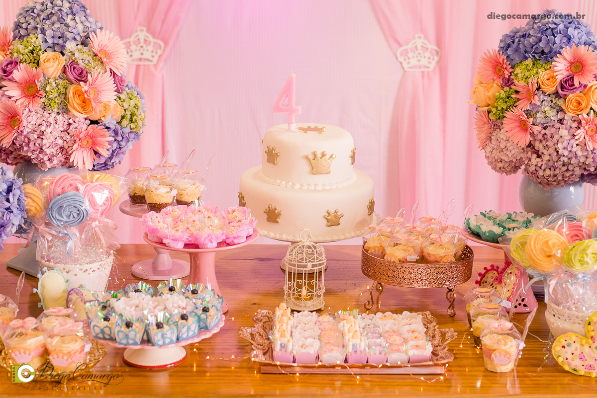 aniversario, maria clara, 4 anos, espuleto, cacador, decoração, festa, infantil, flores, led, doces, bolo, enfeites, brigadeiro, salgadinho, comida, maquiagem, pintura, fotografo, fotografia, fotografo em cacador, familia, amigos, brincadeira, diversão