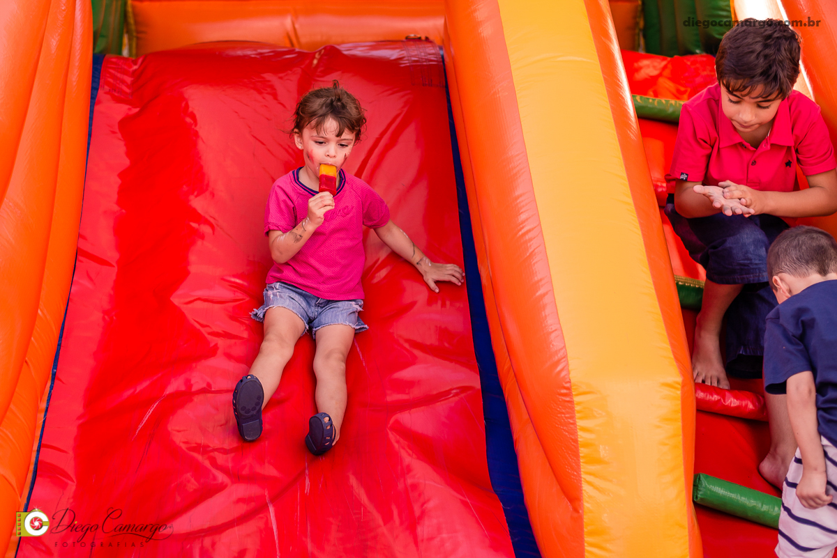 aniversario, maria clara, 4 anos, espuleto, cacador, decoração, festa, infantil, flores, led, doces, bolo, enfeites, brigadeiro, salgadinho, comida, maquiagem, pintura, fotografo, fotografia, fotografo em cacador, familia, amigos, brincadeira, diversão