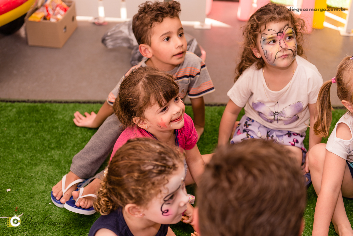 aniversario, maria clara, 4 anos, espuleto, cacador, decoração, festa, infantil, flores, led, doces, bolo, enfeites, brigadeiro, salgadinho, comida, maquiagem, pintura, fotografo, fotografia, fotografo em cacador, familia, amigos, brincadeira, diversão