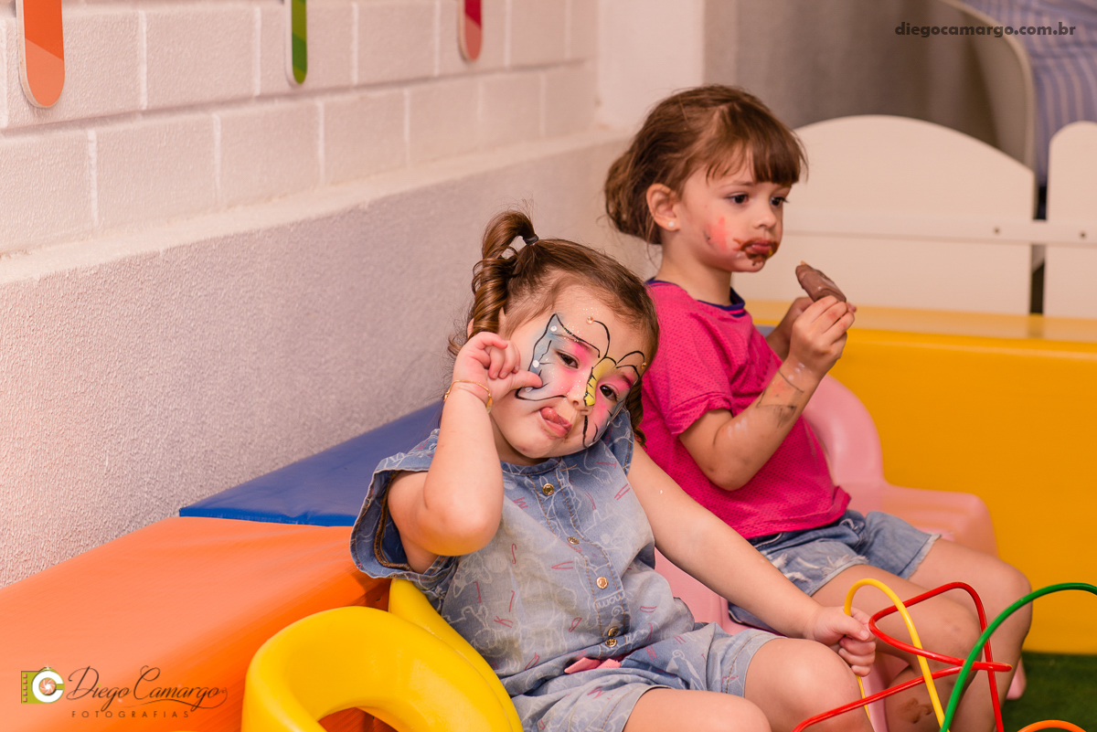 aniversario, maria clara, 4 anos, espuleto, cacador, decoração, festa, infantil, flores, led, doces, bolo, enfeites, brigadeiro, salgadinho, comida, maquiagem, pintura, fotografo, fotografia, fotografo em cacador, familia, amigos, brincadeira, diversão