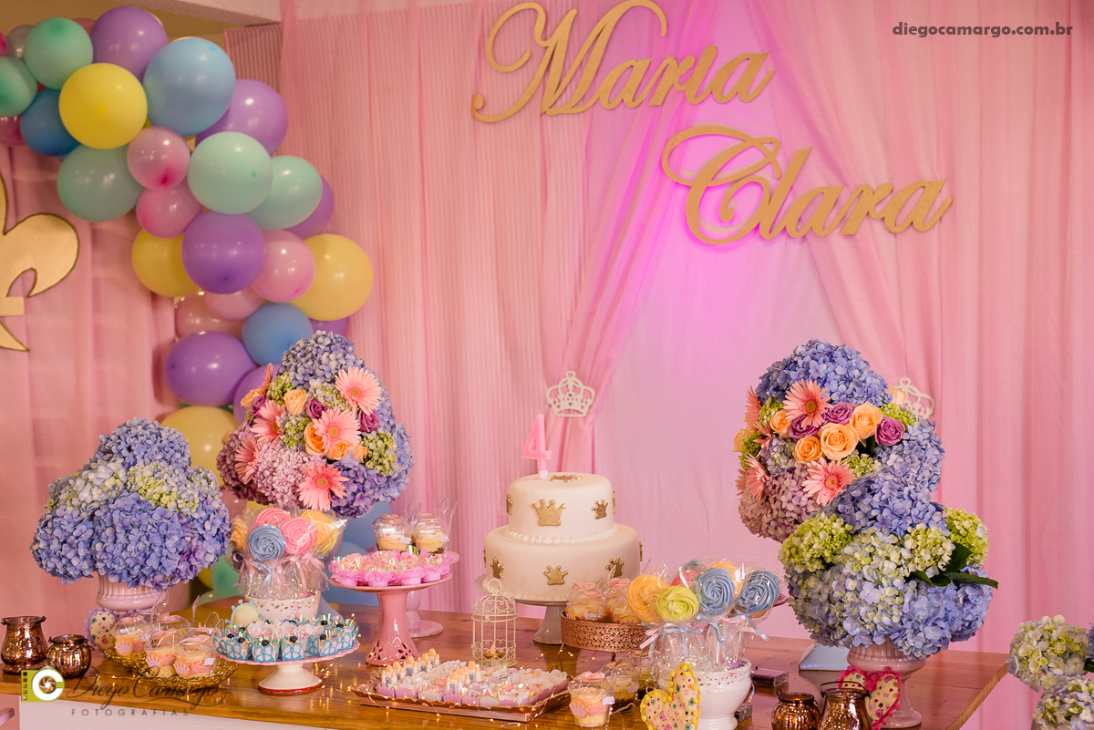 aniversario, maria clara, 4 anos, espuleto, cacador, decoração, festa, infantil, flores, led, doces, bolo, enfeites, brigadeiro, salgadinho, comida, maquiagem, pintura, fotografo, fotografia, fotografo em cacador, familia, amigos, brincadeira, diversão