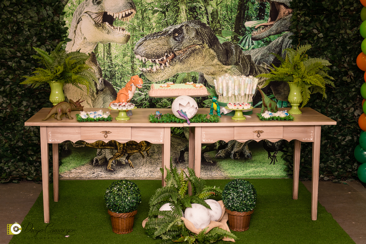 aniversario, espuleto, cacador, dinossauro, jurassic park, bolo, presente, docinho, salgado, brincadeira, ferias