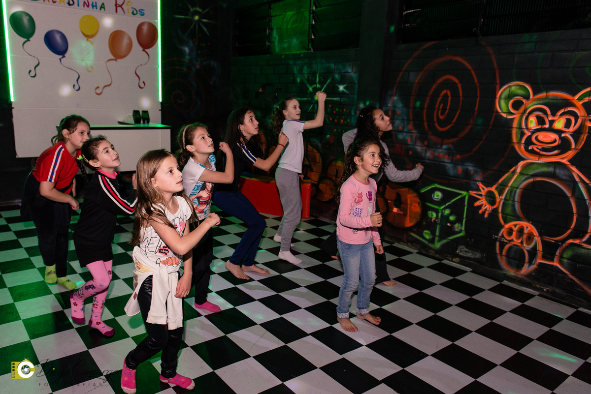 aniversario, espuleto, cacador, dinossauro, jurassic park, bolo, presente, docinho, salgado, brincadeira, ferias