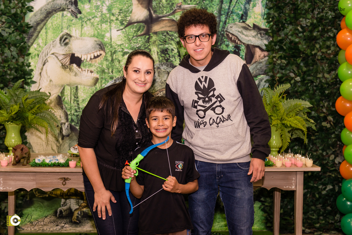 aniversario, espuleto, cacador, dinossauro, jurassic park, bolo, presente, docinho, salgado, brincadeira, ferias