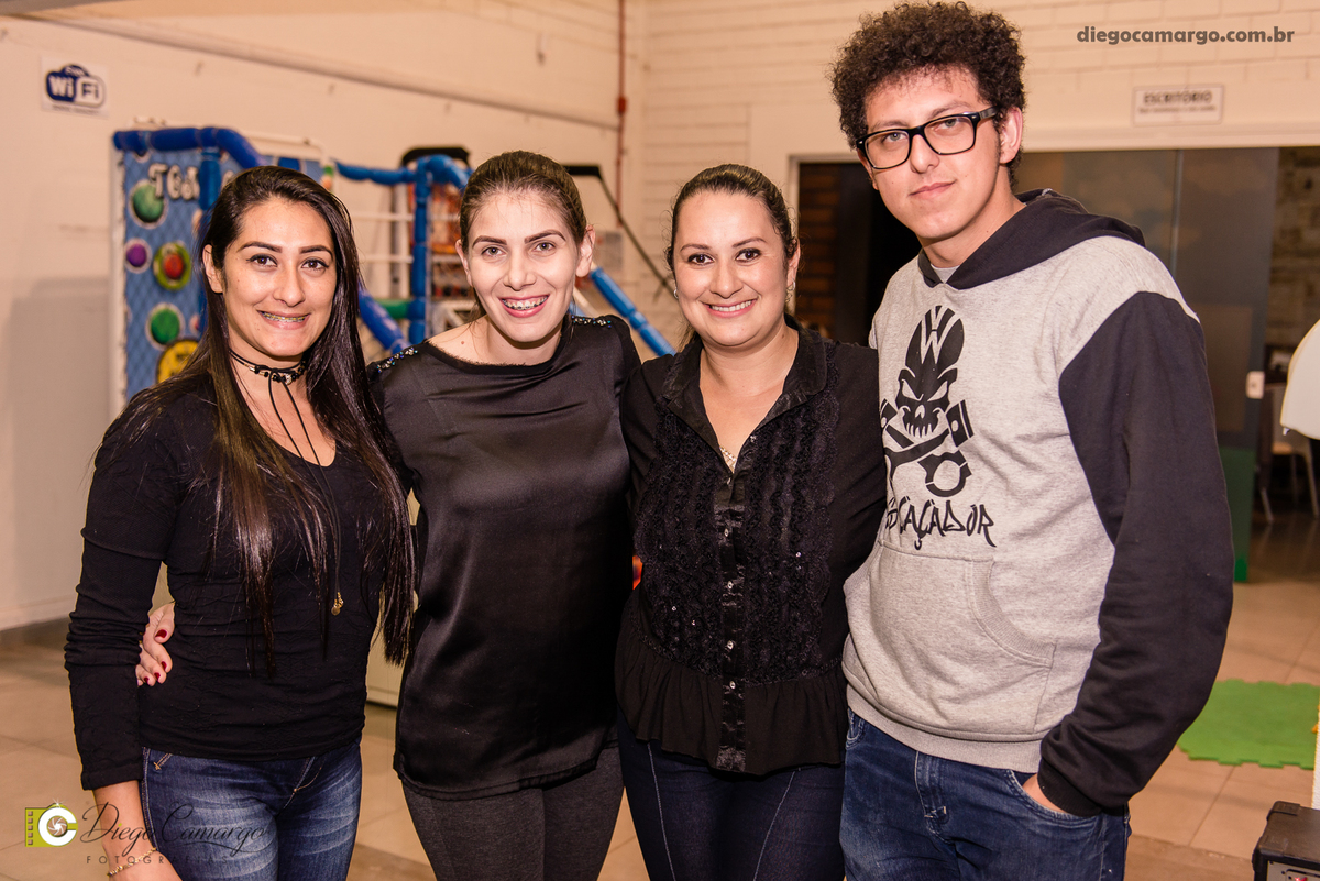 aniversario, espuleto, cacador, dinossauro, jurassic park, bolo, presente, docinho, salgado, brincadeira, ferias