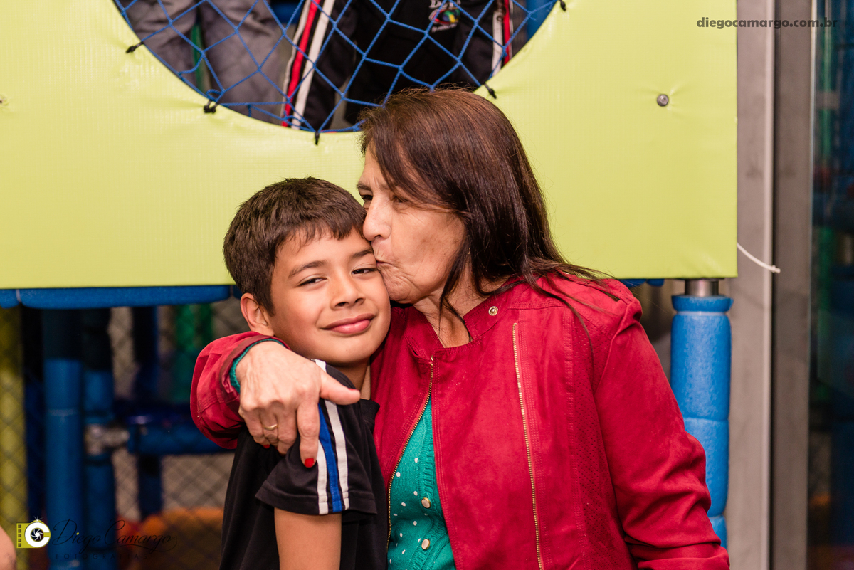 aniversario, espuleto, cacador, dinossauro, jurassic park, bolo, presente, docinho, salgado, brincadeira, ferias