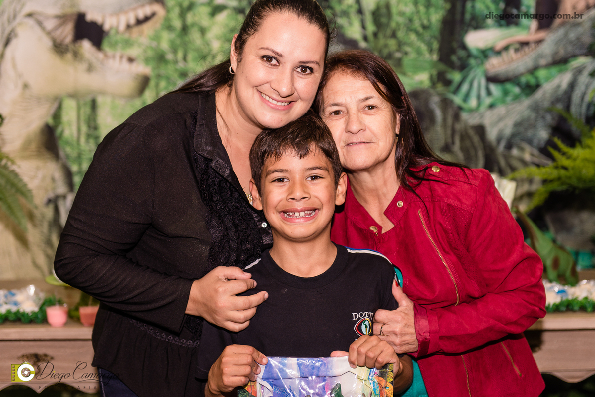 aniversario, espuleto, cacador, dinossauro, jurassic park, bolo, presente, docinho, salgado, brincadeira, ferias