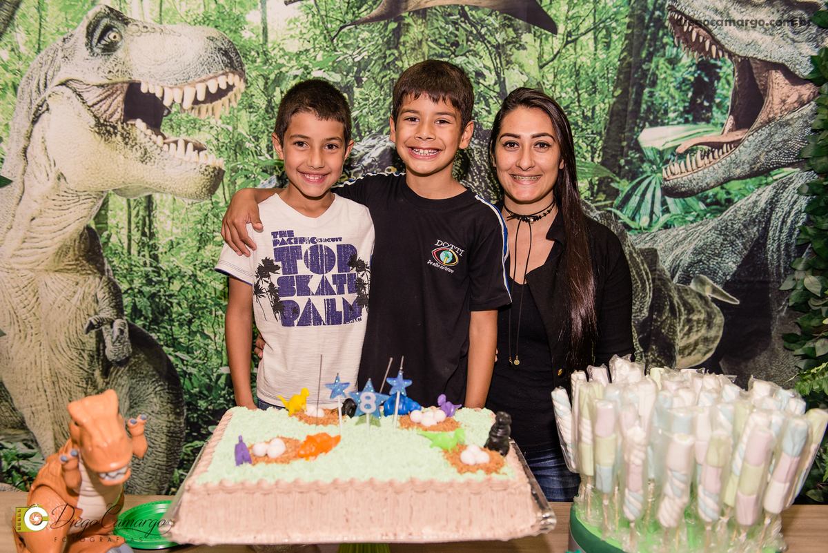 aniversario, espuleto, cacador, dinossauro, jurassic park, bolo, presente, docinho, salgado, brincadeira, ferias