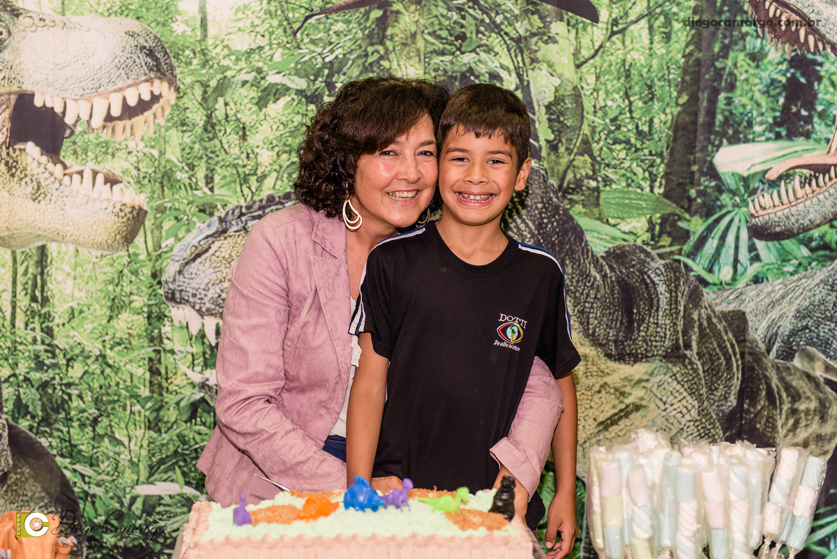 aniversario, espuleto, cacador, dinossauro, jurassic park, bolo, presente, docinho, salgado, brincadeira, ferias