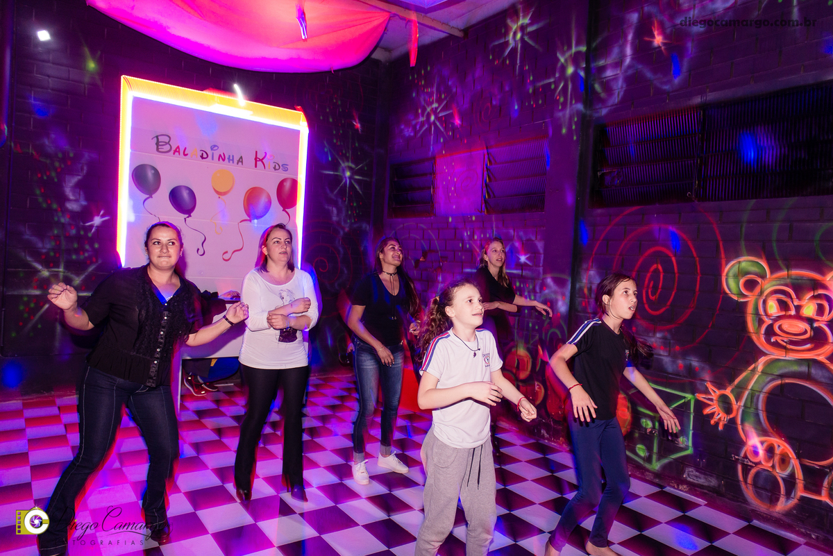 aniversario, espuleto, cacador, dinossauro, jurassic park, bolo, presente, docinho, salgado, brincadeira, ferias