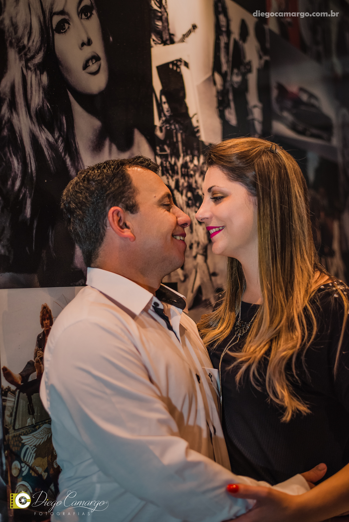 pre-wedding, namoro, casamento, ensaio, wedding, pre wedding, caçador, bodas, buque, noivo, noiva, vestido, terno, gravata, fotografo, fotografa, fotografia, bar do dudo, parque, maria fumaça, trem, trilho, parque central, cerveja, bebida, casal, festa