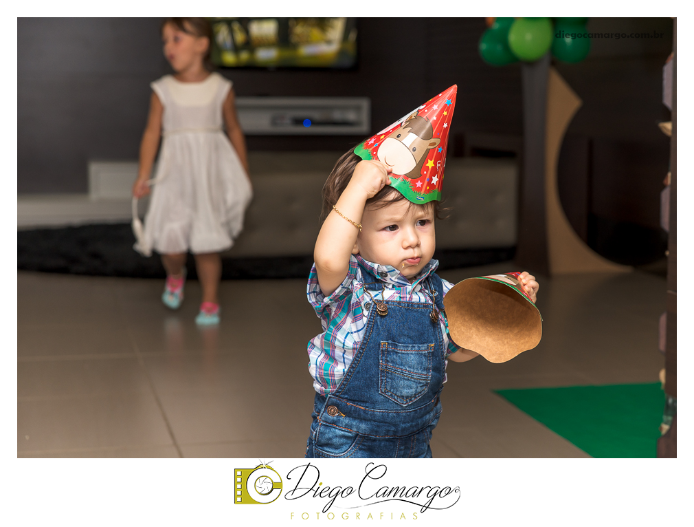 Este foi o Aniversário do Arthur, comemorando seu primeiro aninho. Na fazendinha do Arthur rolou muitos doces, salgadinhos, refrigerantes, e é claro, muitas brincadeiras juntamente com os familiares e amiguinhos.  Fotos: Diego Camargo e Fram