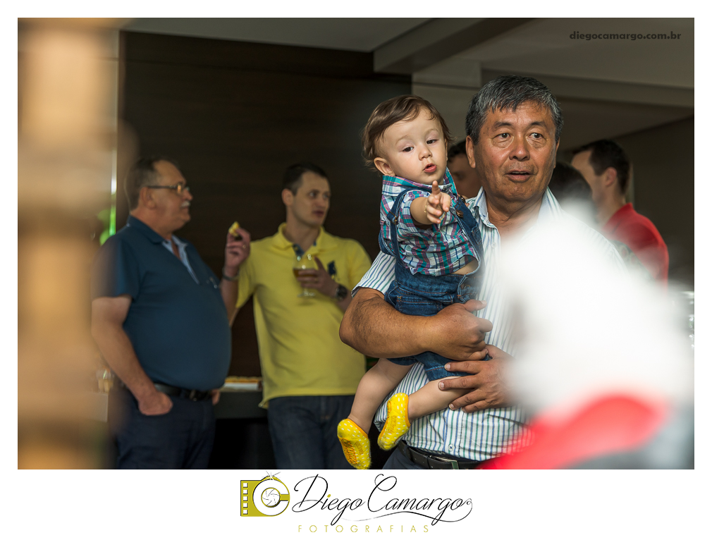 Este foi o Aniversário do Arthur, comemorando seu primeiro aninho. Na fazendinha do Arthur rolou muitos doces, salgadinhos, refrigerantes, e é claro, muitas brincadeiras juntamente com os familiares e amiguinhos.  Fotos: Diego Camargo e Fram