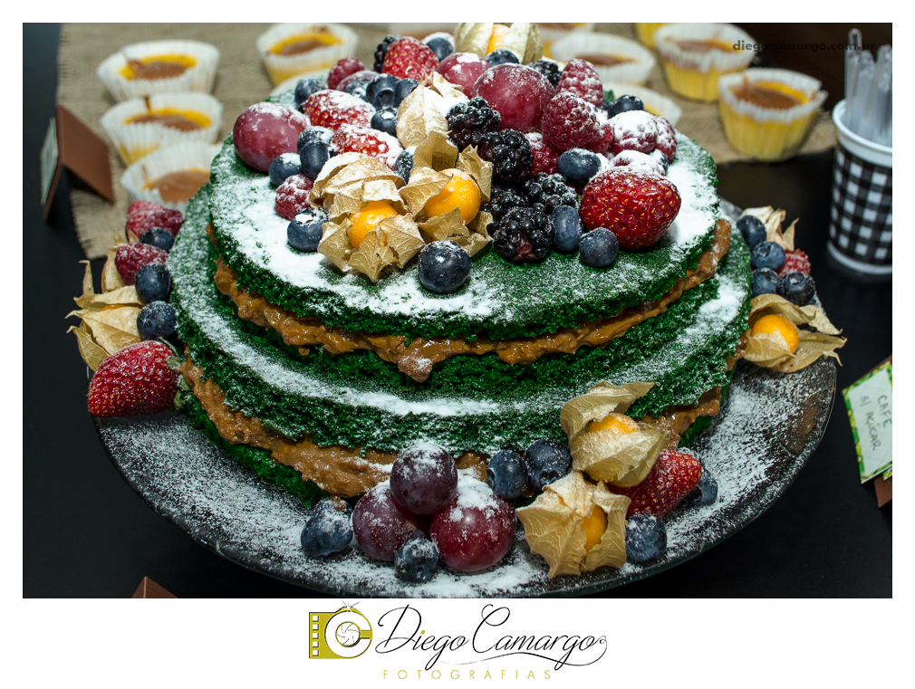 Este foi o Aniversário do Arthur, comemorando seu primeiro aninho. Na fazendinha do Arthur rolou muitos doces, salgadinhos, refrigerantes, e é claro, muitas brincadeiras juntamente com os familiares e amiguinhos.  Fotos: Diego Camargo e Fram