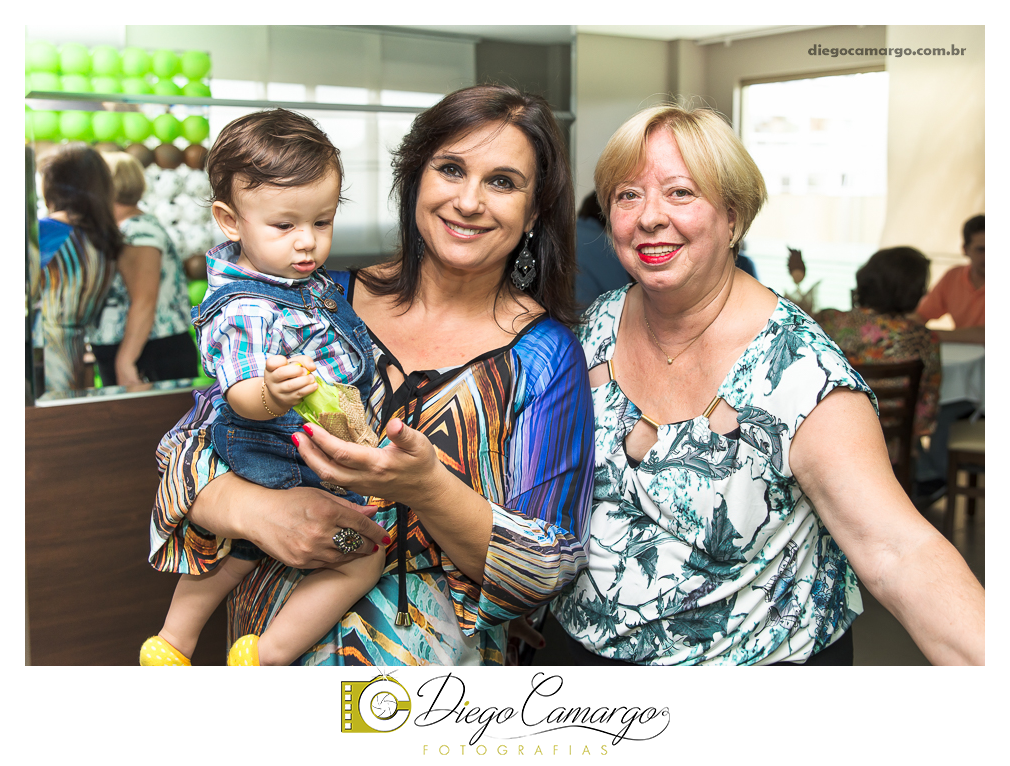 Este foi o Aniversário do Arthur, comemorando seu primeiro aninho. Na fazendinha do Arthur rolou muitos doces, salgadinhos, refrigerantes, e é claro, muitas brincadeiras juntamente com os familiares e amiguinhos.  Fotos: Diego Camargo e Fram