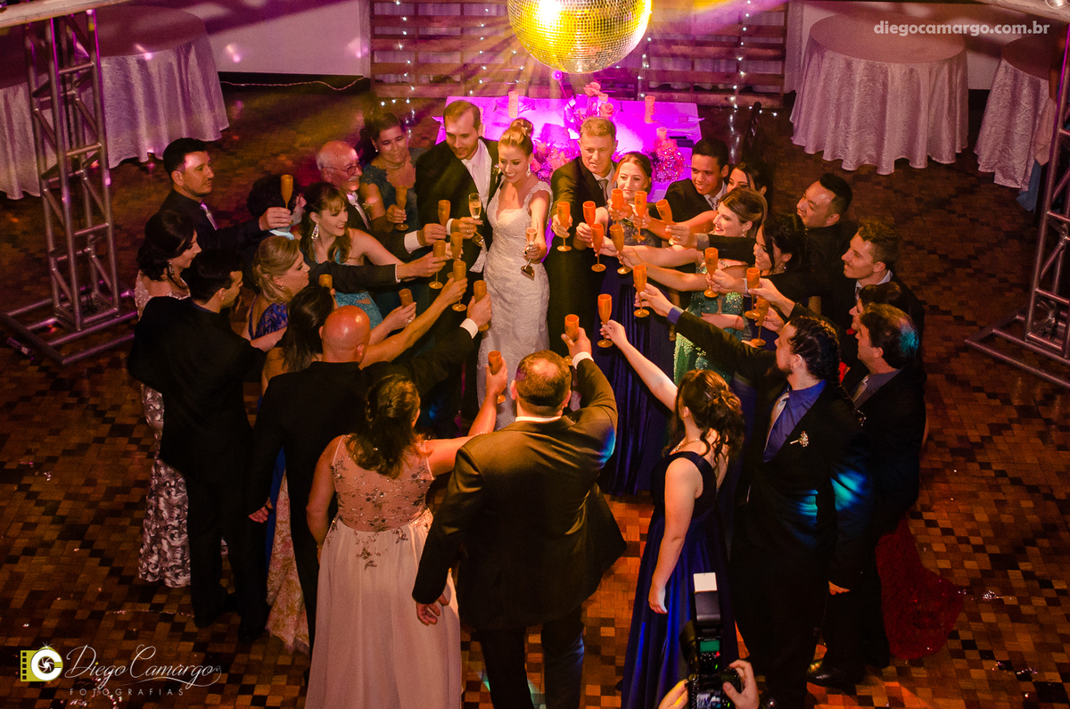 casamento, noivo, pai do noivo, terno, sapato, cinto, vestido, noiva, mae da noiva, brinco, anel, cabelo, maquiagem, salão de beleza, cabeleireiro, flor, buque, rosa, madrinha, ensaio, festa, fotografo, fotografia, caçador, igreja, catedral sao francisco