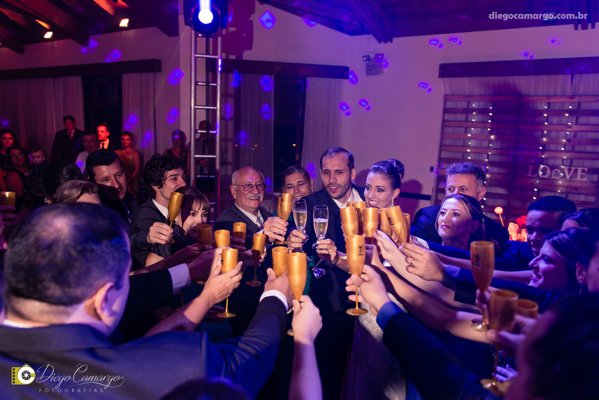 casamento, noivo, pai do noivo, terno, sapato, cinto, vestido, noiva, mae da noiva, brinco, anel, cabelo, maquiagem, salão de beleza, cabeleireiro, flor, buque, rosa, madrinha, ensaio, festa, fotografo, fotografia, caçador, igreja, catedral sao francisco