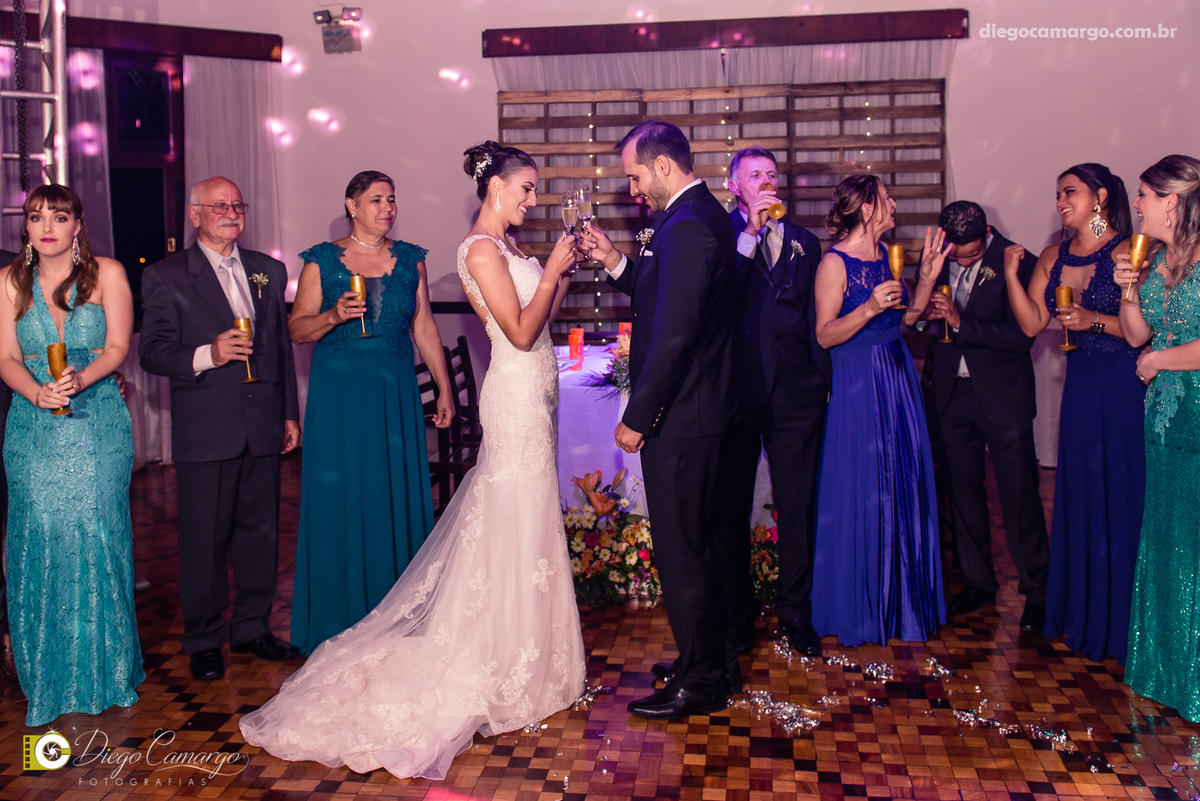 casamento, noivo, pai do noivo, terno, sapato, cinto, vestido, noiva, mae da noiva, brinco, anel, cabelo, maquiagem, salão de beleza, cabeleireiro, flor, buque, rosa, madrinha, ensaio, festa, fotografo, fotografia, caçador, igreja, catedral sao francisco