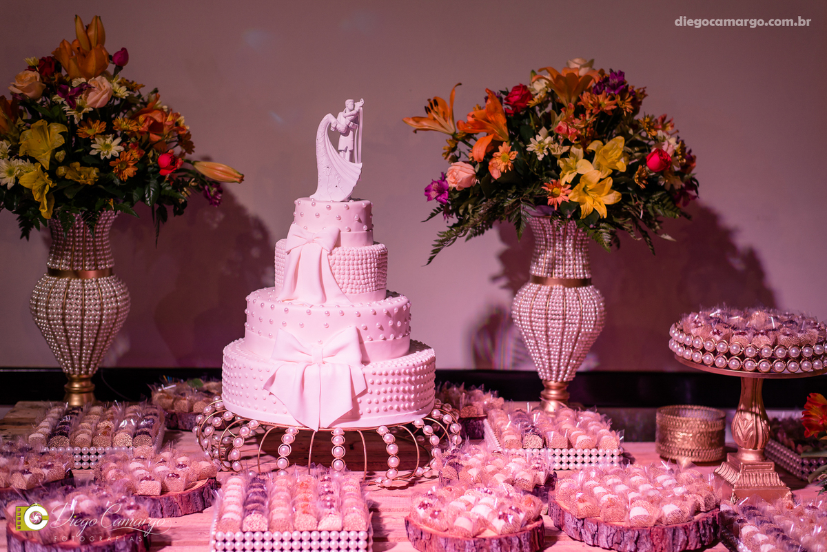 casamento, noivo, pai do noivo, terno, sapato, cinto, vestido, noiva, mae da noiva, brinco, anel, cabelo, maquiagem, salão de beleza, cabeleireiro, flor, buque, rosa, madrinha, ensaio, festa, fotografo, fotografia, caçador, igreja, catedral sao francisco