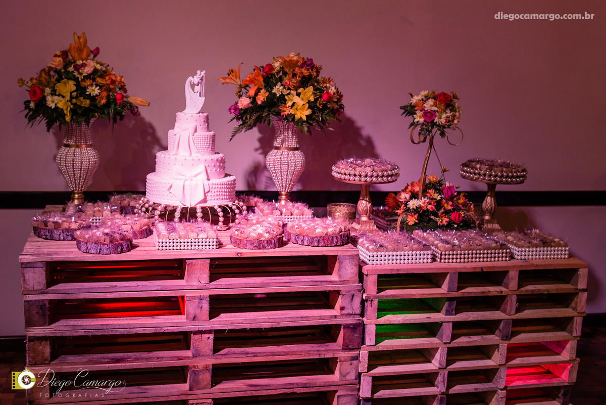 casamento, noivo, pai do noivo, terno, sapato, cinto, vestido, noiva, mae da noiva, brinco, anel, cabelo, maquiagem, salão de beleza, cabeleireiro, flor, buque, rosa, madrinha, ensaio, festa, fotografo, fotografia, caçador, igreja, catedral sao francisco