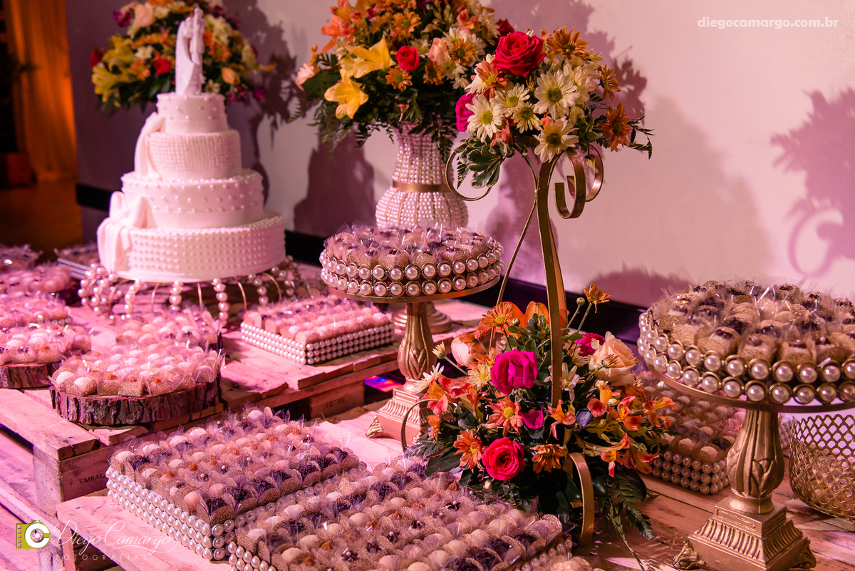 casamento, noivo, pai do noivo, terno, sapato, cinto, vestido, noiva, mae da noiva, brinco, anel, cabelo, maquiagem, salão de beleza, cabeleireiro, flor, buque, rosa, madrinha, ensaio, festa, fotografo, fotografia, caçador, igreja, catedral sao francisco