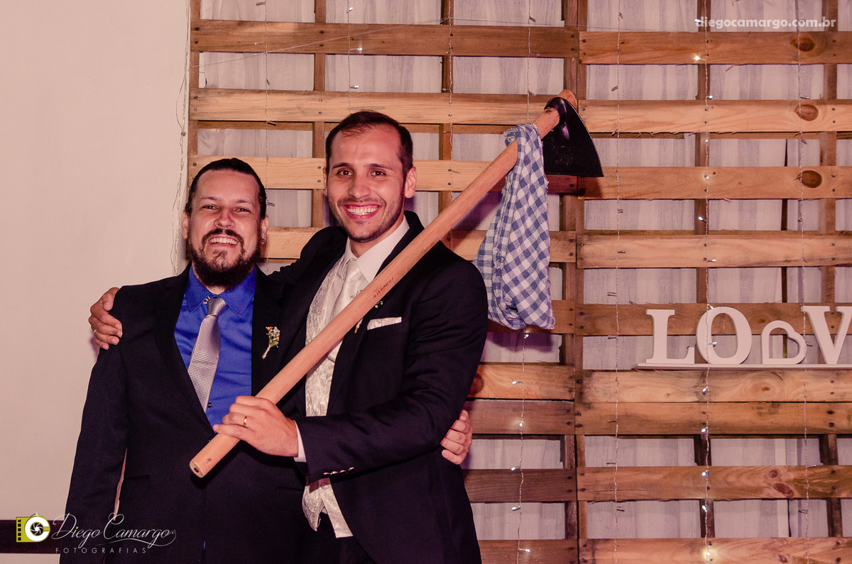 casamento, noivo, pai do noivo, terno, sapato, cinto, vestido, noiva, mae da noiva, brinco, anel, cabelo, maquiagem, salão de beleza, cabeleireiro, flor, buque, rosa, madrinha, ensaio, festa, fotografo, fotografia, caçador, igreja, catedral sao francisco