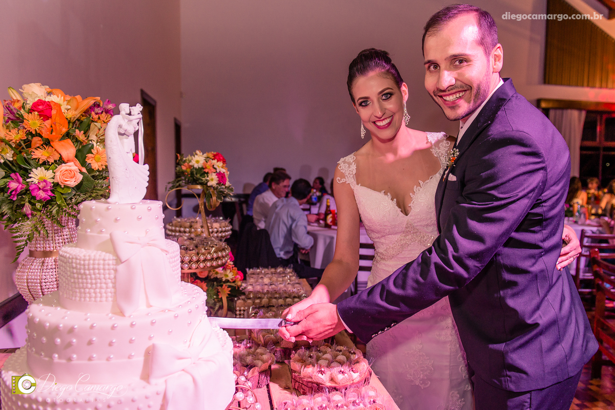 casamento, noivo, pai do noivo, terno, sapato, cinto, vestido, noiva, mae da noiva, brinco, anel, cabelo, maquiagem, salão de beleza, cabeleireiro, flor, buque, rosa, madrinha, ensaio, festa, fotografo, fotografia, caçador, igreja, catedral sao francisco