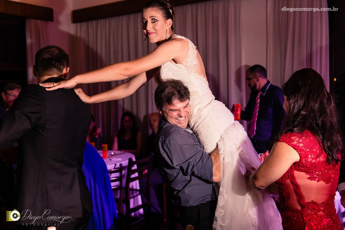 casamento, noivo, pai do noivo, terno, sapato, cinto, vestido, noiva, mae da noiva, brinco, anel, cabelo, maquiagem, salão de beleza, cabeleireiro, flor, buque, rosa, madrinha, ensaio, festa, fotografo, fotografia, caçador, igreja, catedral sao francisco