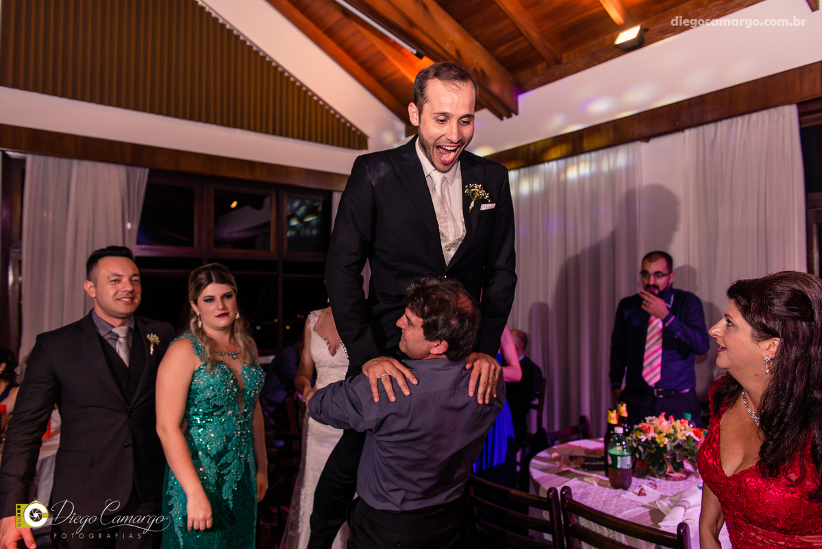 casamento, noivo, pai do noivo, terno, sapato, cinto, vestido, noiva, mae da noiva, brinco, anel, cabelo, maquiagem, salão de beleza, cabeleireiro, flor, buque, rosa, madrinha, ensaio, festa, fotografo, fotografia, caçador, igreja, catedral sao francisco