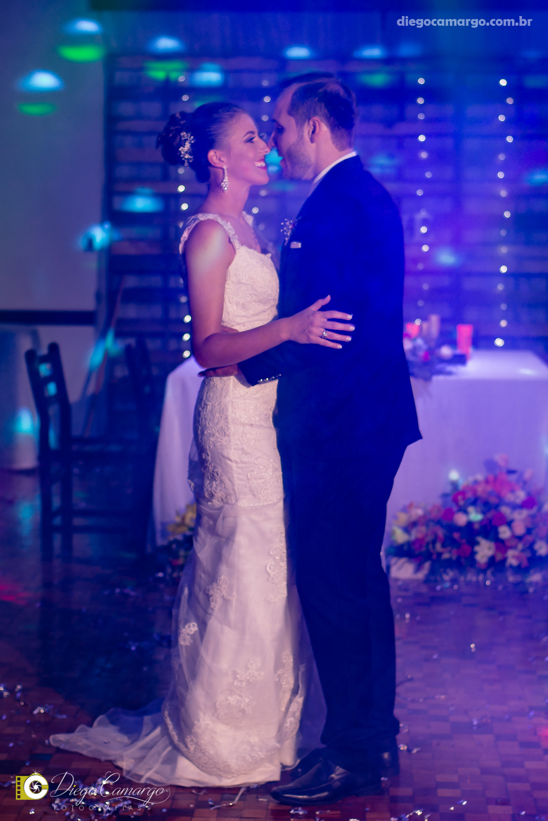 casamento, noivo, pai do noivo, terno, sapato, cinto, vestido, noiva, mae da noiva, brinco, anel, cabelo, maquiagem, salão de beleza, cabeleireiro, flor, buque, rosa, madrinha, ensaio, festa, fotografo, fotografia, caçador, igreja, catedral sao francisco