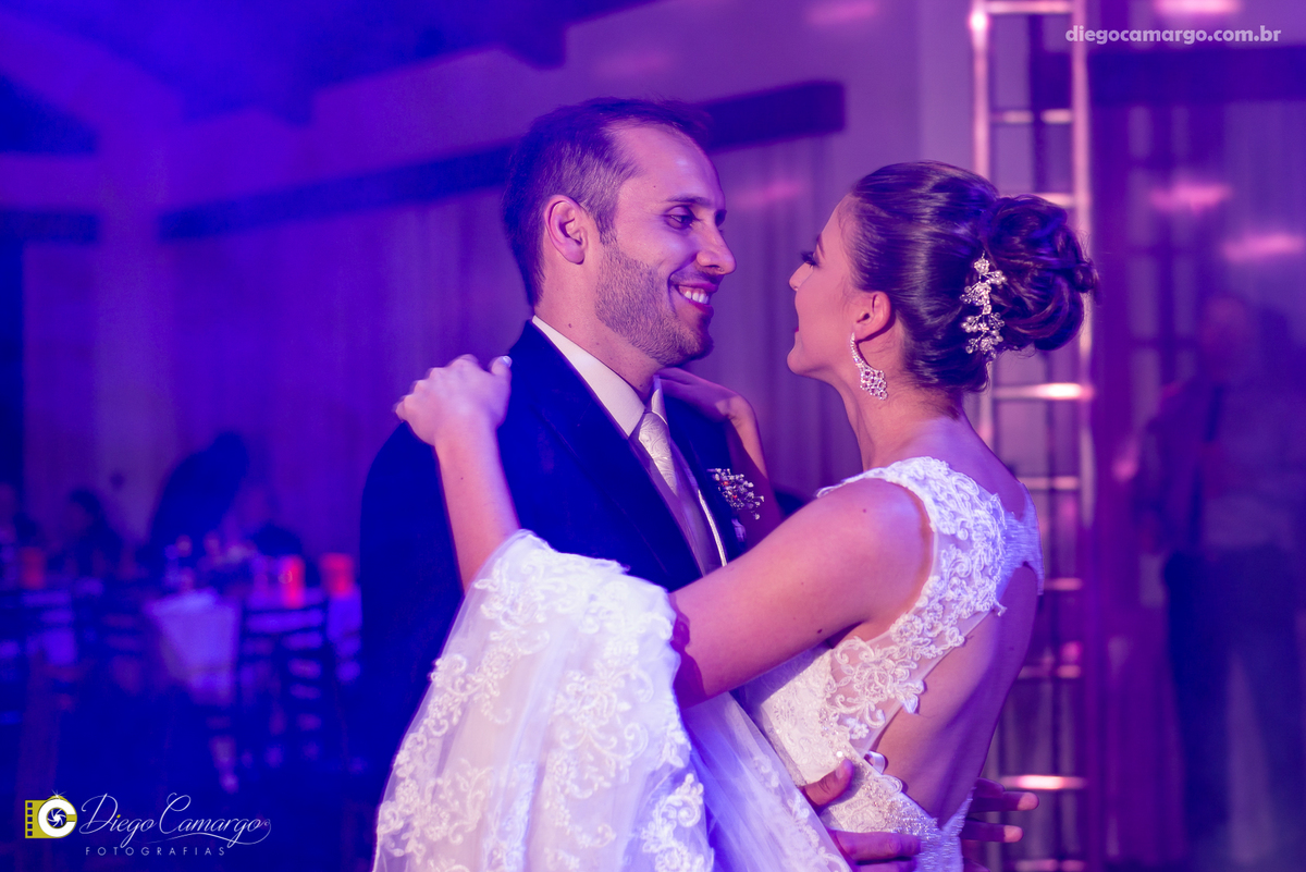 casamento, noivo, pai do noivo, terno, sapato, cinto, vestido, noiva, mae da noiva, brinco, anel, cabelo, maquiagem, salão de beleza, cabeleireiro, flor, buque, rosa, madrinha, ensaio, festa, fotografo, fotografia, caçador, igreja, catedral sao francisco