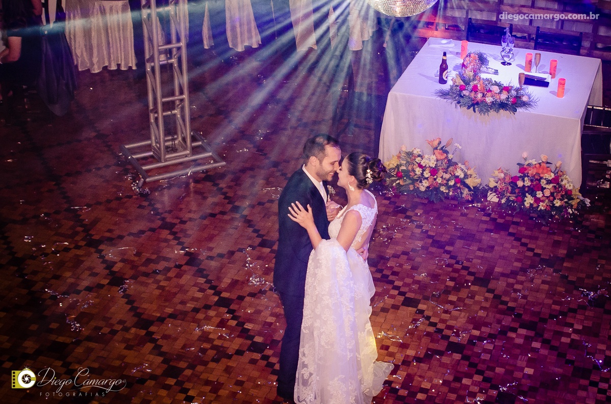 casamento, noivo, pai do noivo, terno, sapato, cinto, vestido, noiva, mae da noiva, brinco, anel, cabelo, maquiagem, salão de beleza, cabeleireiro, flor, buque, rosa, madrinha, ensaio, festa, fotografo, fotografia, caçador, igreja, catedral sao francisco