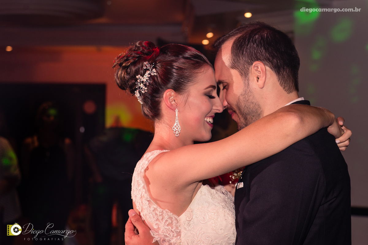 casamento, noivo, pai do noivo, terno, sapato, cinto, vestido, noiva, mae da noiva, brinco, anel, cabelo, maquiagem, salão de beleza, cabeleireiro, flor, buque, rosa, madrinha, ensaio, festa, fotografo, fotografia, caçador, igreja, catedral sao francisco