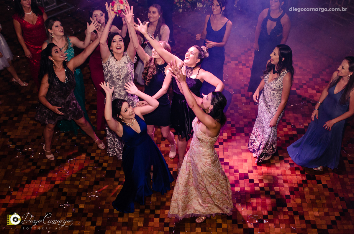 casamento, noivo, pai do noivo, terno, sapato, cinto, vestido, noiva, mae da noiva, brinco, anel, cabelo, maquiagem, salão de beleza, cabeleireiro, flor, buque, rosa, madrinha, ensaio, festa, fotografo, fotografia, caçador, igreja, catedral sao francisco