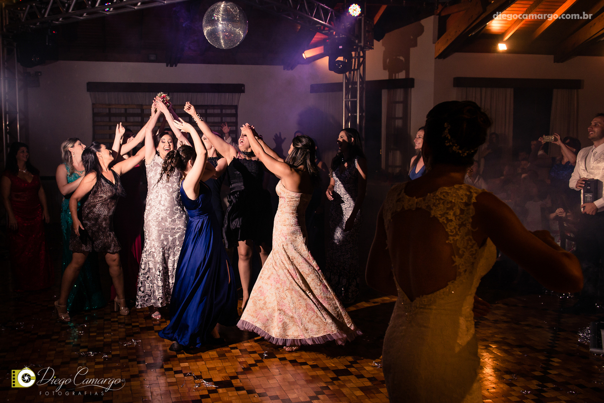 casamento, noivo, pai do noivo, terno, sapato, cinto, vestido, noiva, mae da noiva, brinco, anel, cabelo, maquiagem, salão de beleza, cabeleireiro, flor, buque, rosa, madrinha, ensaio, festa, fotografo, fotografia, caçador, igreja, catedral sao francisco