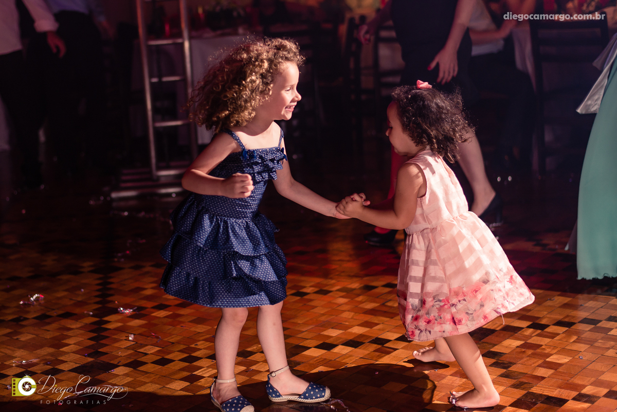 casamento, noivo, pai do noivo, terno, sapato, cinto, vestido, noiva, mae da noiva, brinco, anel, cabelo, maquiagem, salão de beleza, cabeleireiro, flor, buque, rosa, madrinha, ensaio, festa, fotografo, fotografia, caçador, igreja, catedral sao francisco